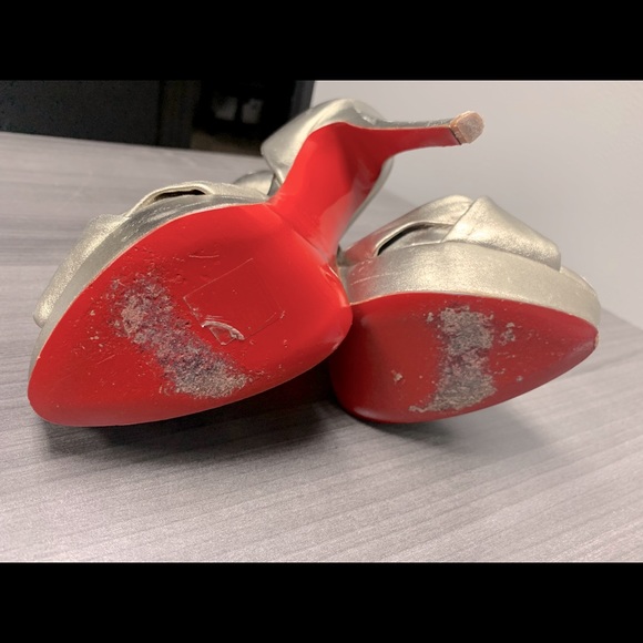 Christian Louboutin 
Champagne Leather Volpi 150 - Picture 3 of 10